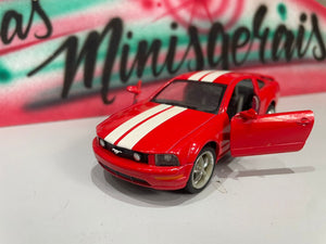 Ford Mustang GT 2006 - Fora da embalagem