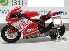Cargar imagen en el visor de la galería, Moto Ducati 999 #1 - Team Ducati Xerox - 1:18- Fora da Embalagem