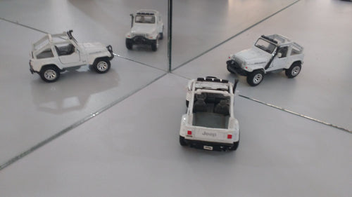 Jeep wrangler Rubicon Branco - Fora da embalagem