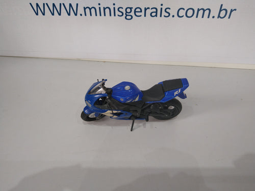 Moto Yamaha YZF R1- Fora da embalagem