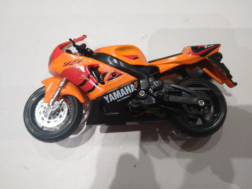 Moto Yamaha YZF-R7 - Fora da embalagem 1/18