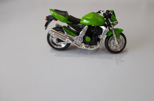 Moto Kawasaki Z1000 - Fora da embalagem