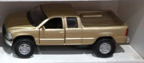 Silverado  Pickup 1999 dourada - Fora da embalagem