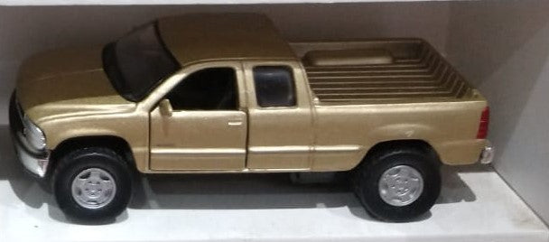 Silverado  Pickup 1999 dourada - Fora da embalagem