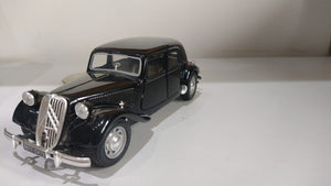 Citroen T.A. 15 CV Esc. 1:24 ATENÇÃO - FALTA 1 FAROL