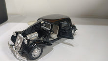 Carregar imagem no visualizador da galeria, Citroen T.A. 15 CV Esc. 1:24 ATENÇÃO - FALTA 1 FAROL