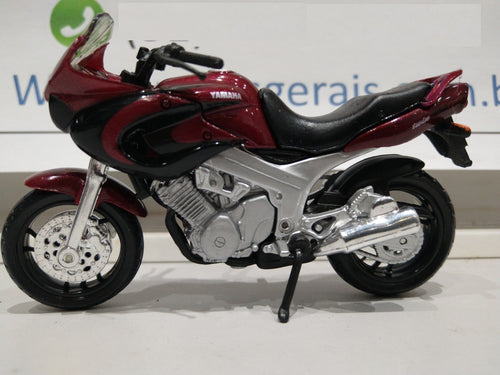 Moto Yamaha TDM Twin 850- 1:18 Fora da Embalagem