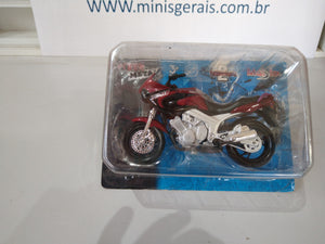 Moto Yamaha TDM Twin 850- 1:18 Lacrada