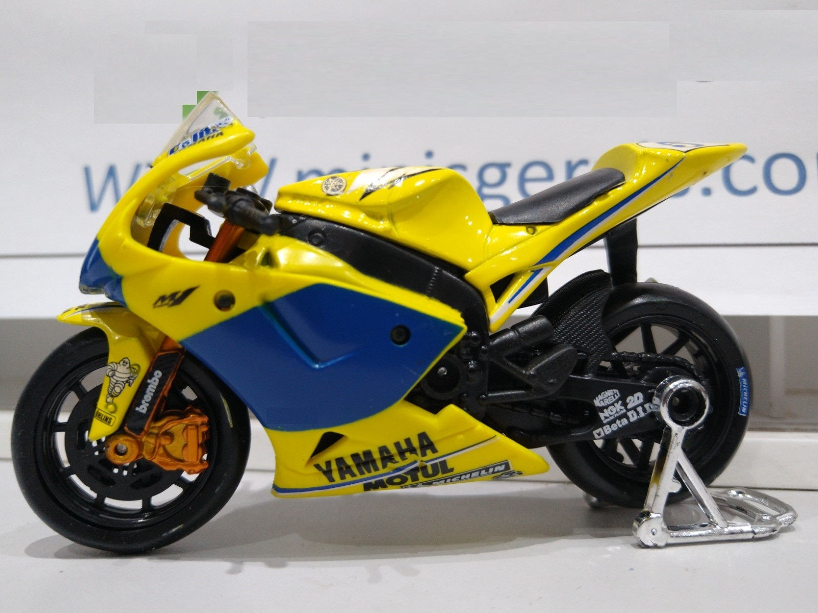 Miniatura moto de corrida Yamaha GO YZR-M1 GP Maisto motinha metal